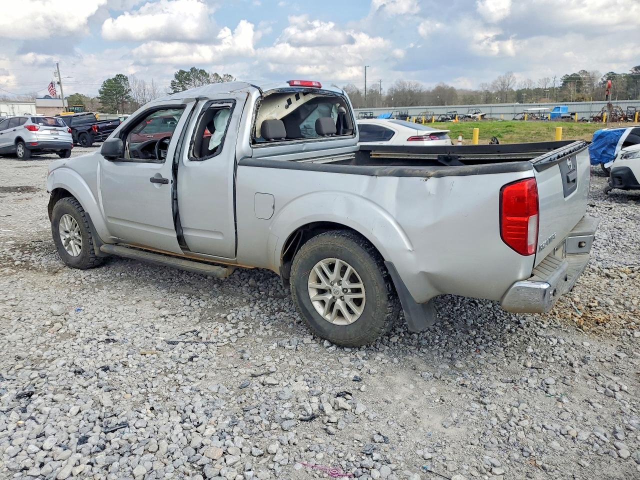 2014 Niss Frontier SV