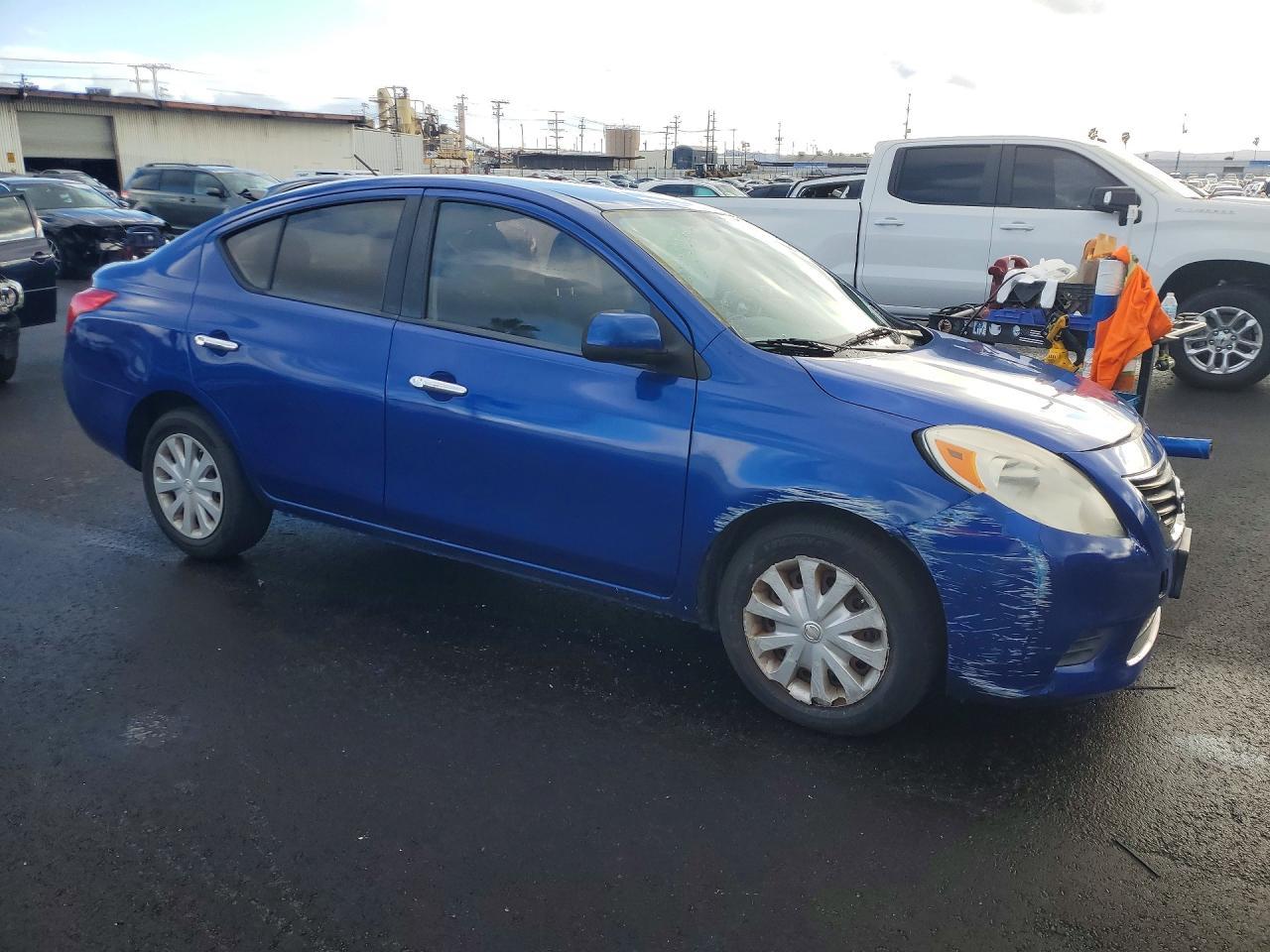 2012 Nissan Versa s