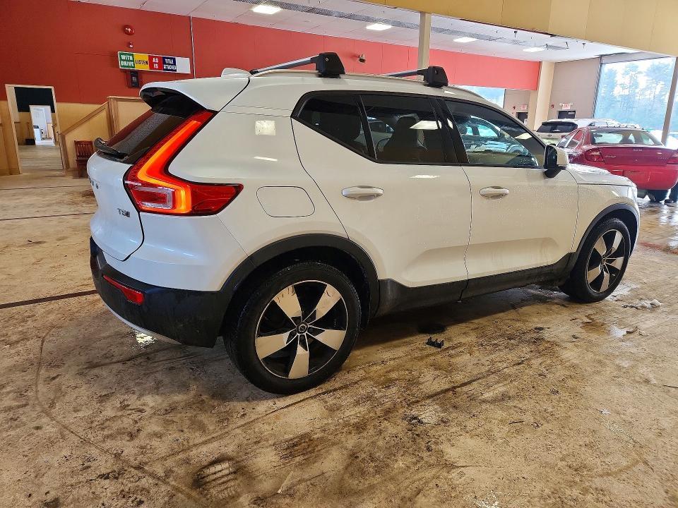 2021 Volvo Xc40 T5 Momentum