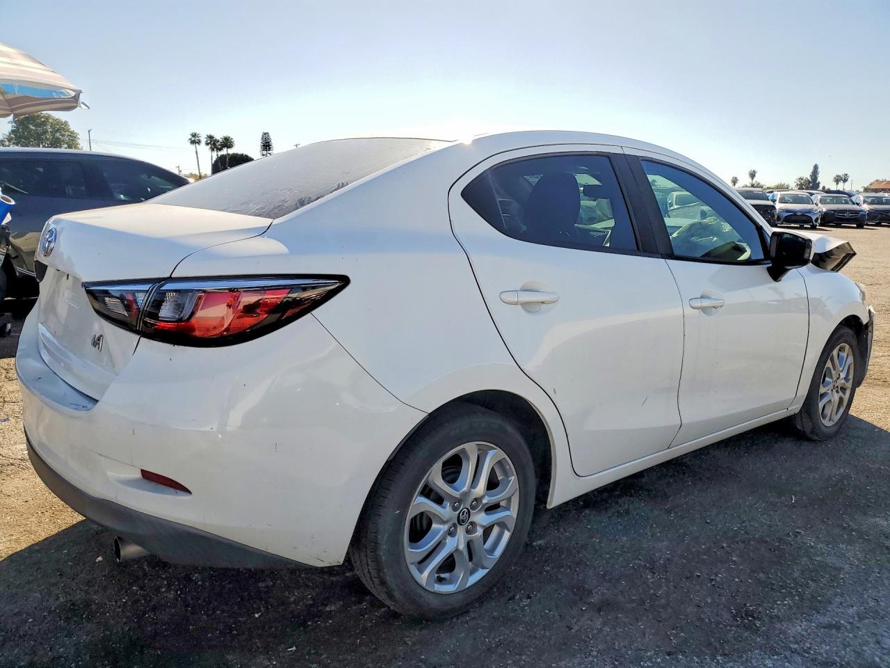 2017 Toyota Yaris ia Base