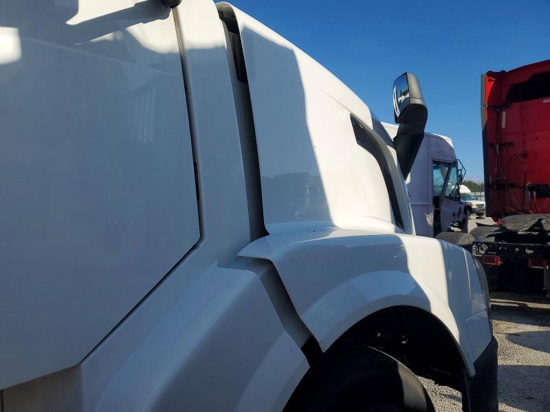 2018 Volvo VNL Semi Truck