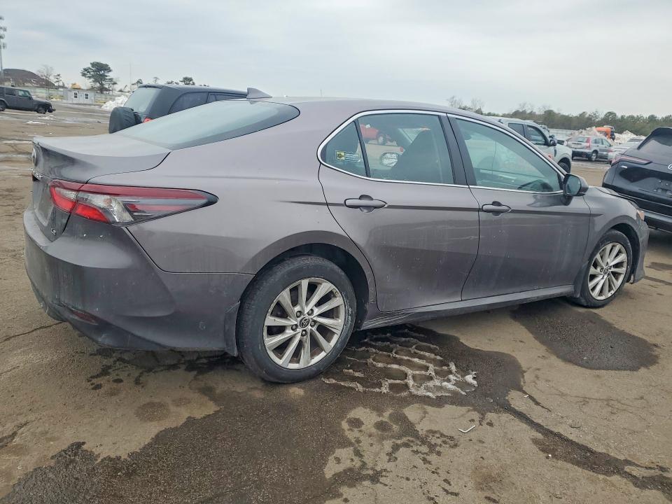 2021 Toyota Camry le
