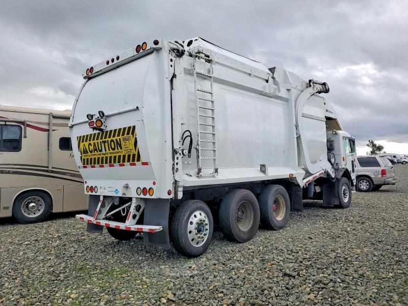 2013 Peterbilt 320 Refuse Truck