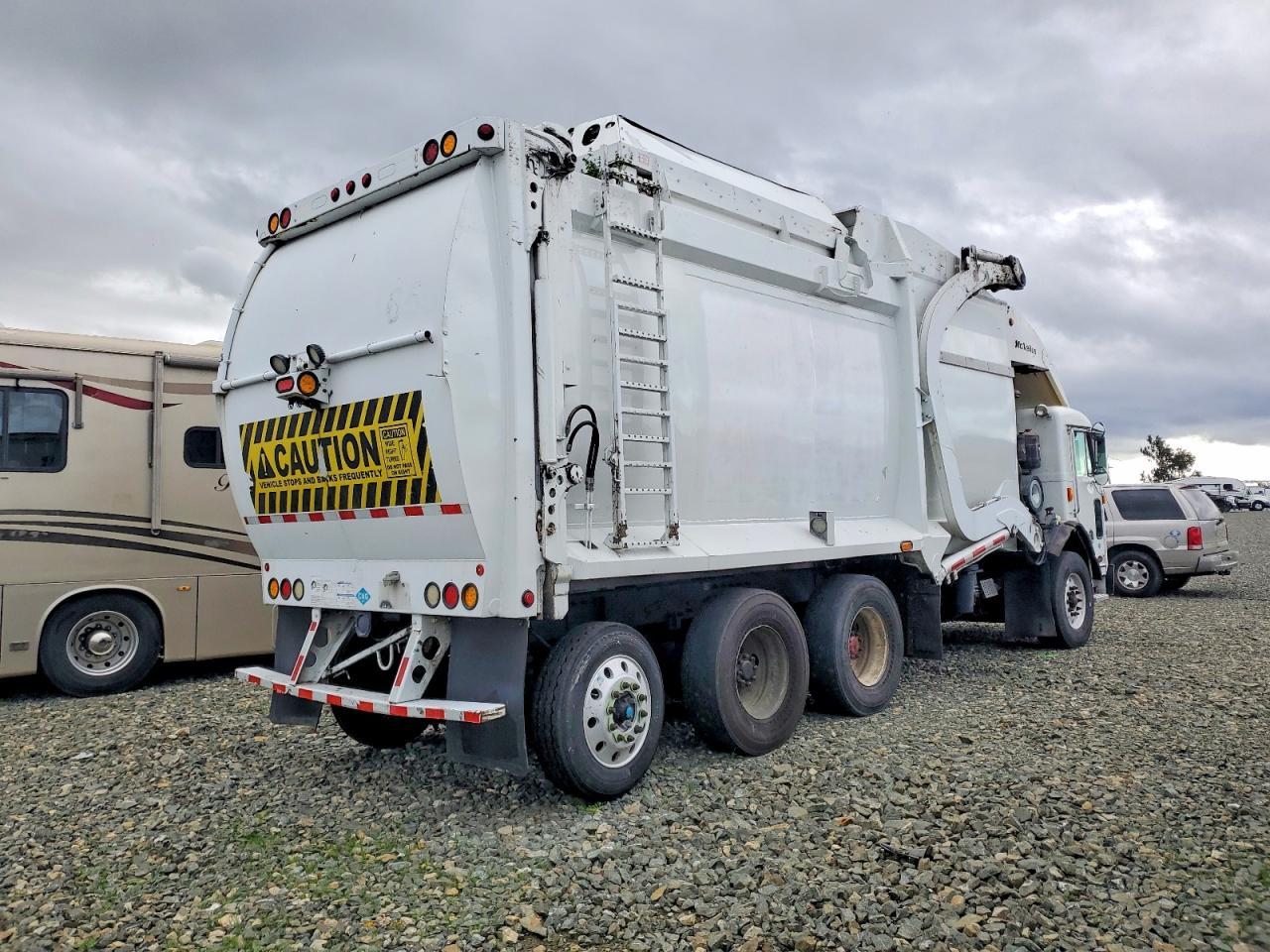 2013 Peterbilt 320 Refuse Truck