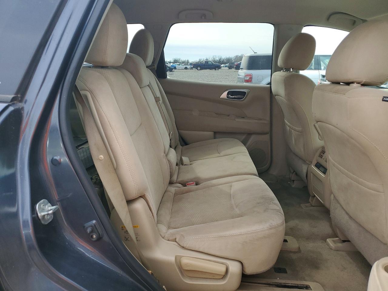 2014 Nissan Pathfinder s