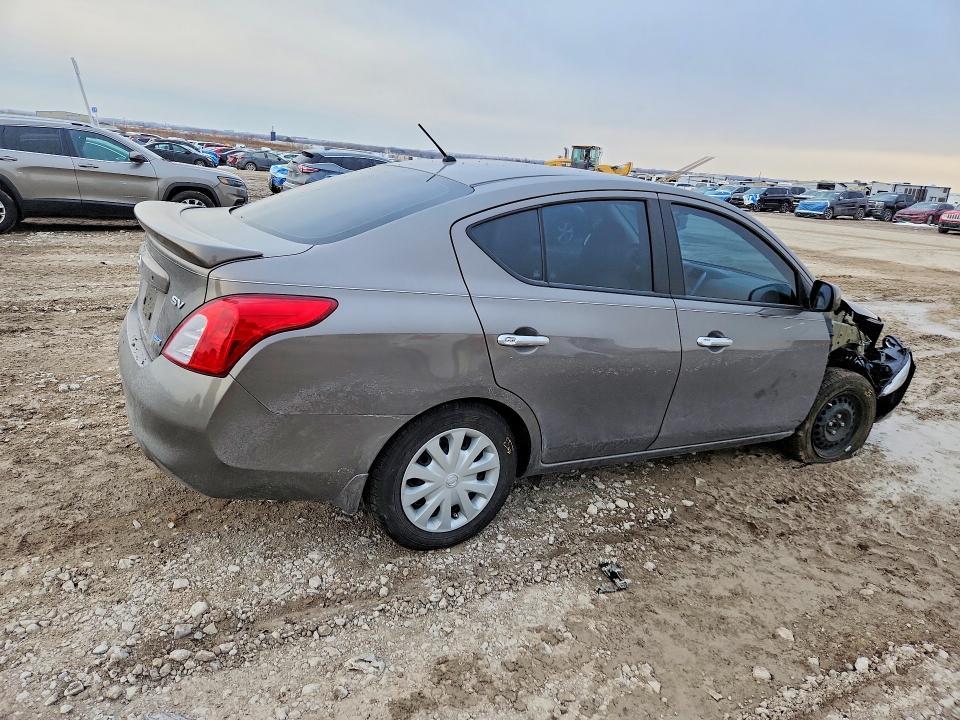 2013 Nissan Versa 1.6 s