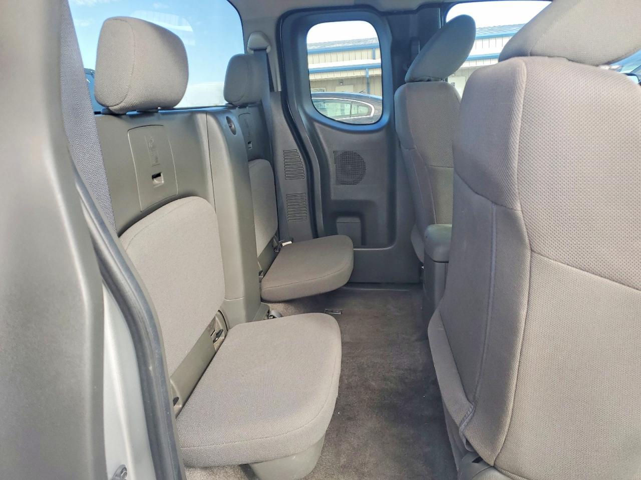 2016 Nissan Frontier s
