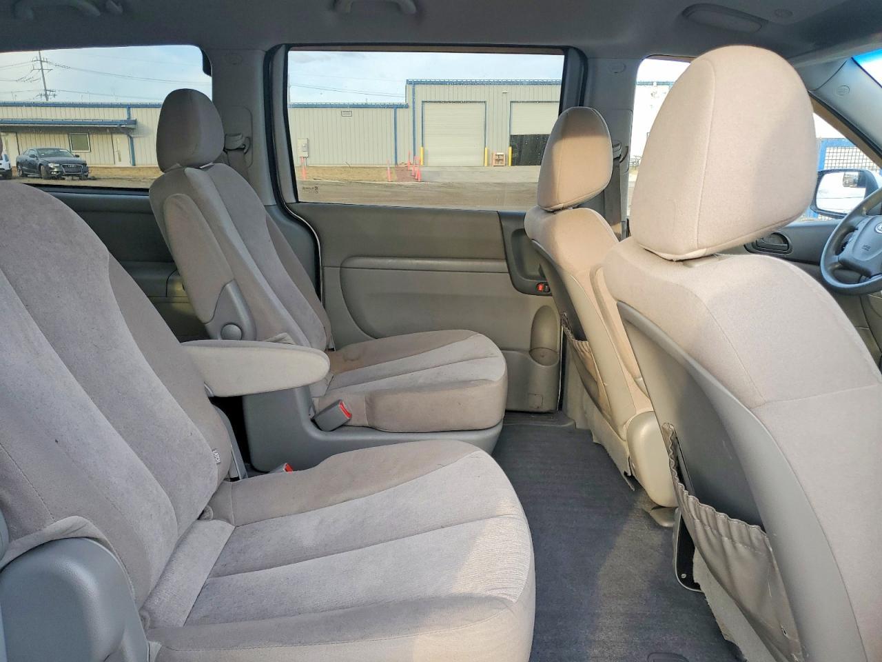 2011 KIA Sedona lx