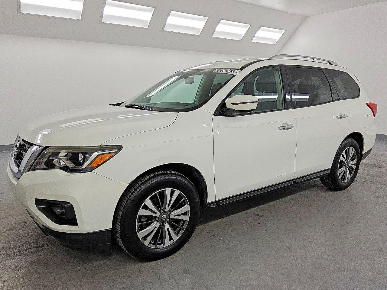 2017 Nissan Pathfinder sv