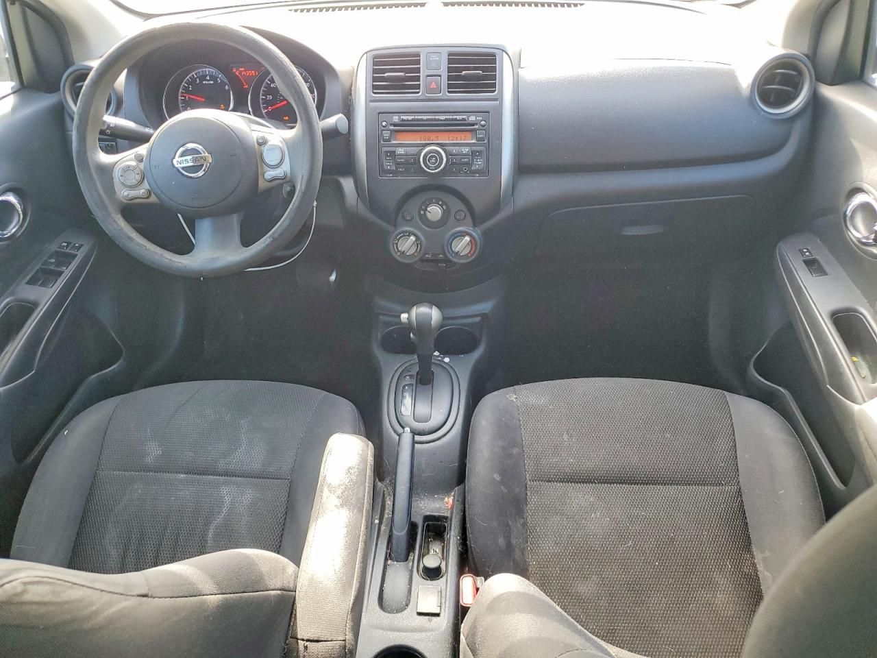 2013 Nissan Versa sv