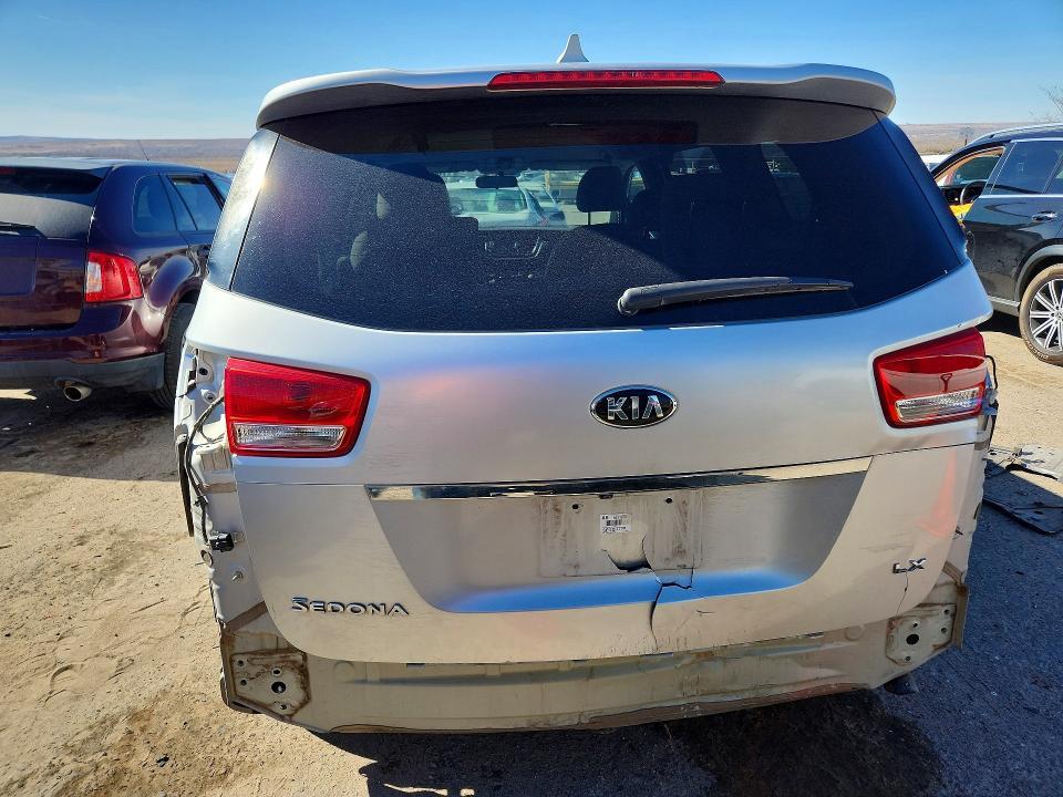 2017 KIA Sedona lx