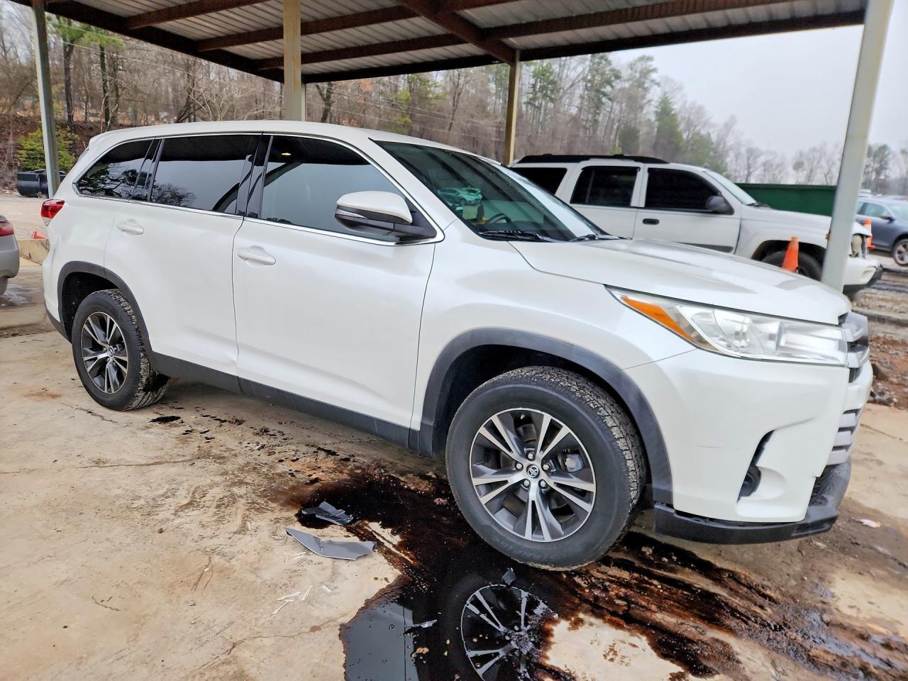 2019 Toyota Highlander le