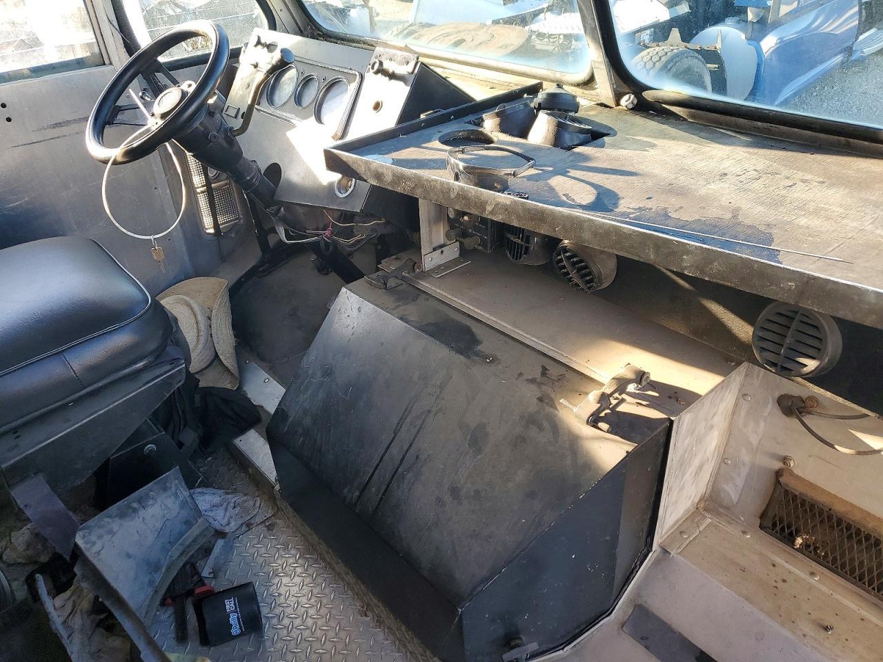 1986 Chev P30