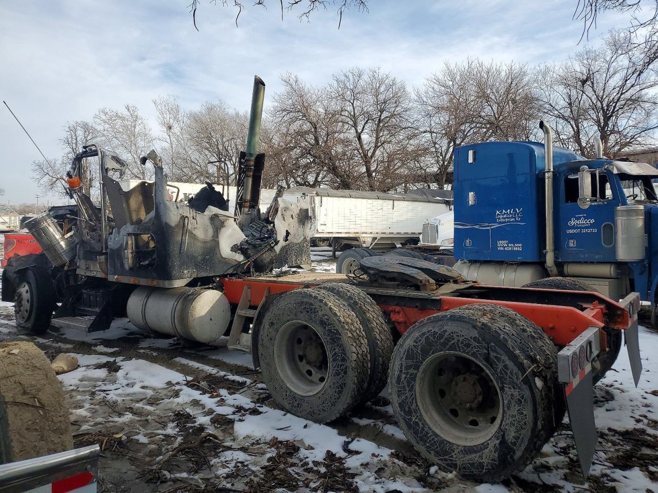 1999 Kenworth W900 Semi Truck