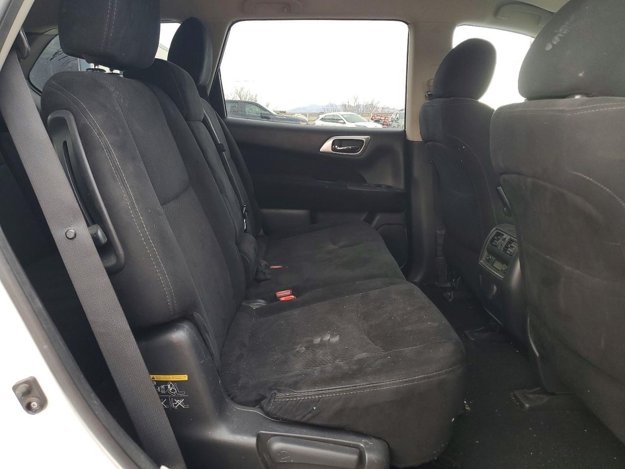 2015 Nissan Pathfinder s
