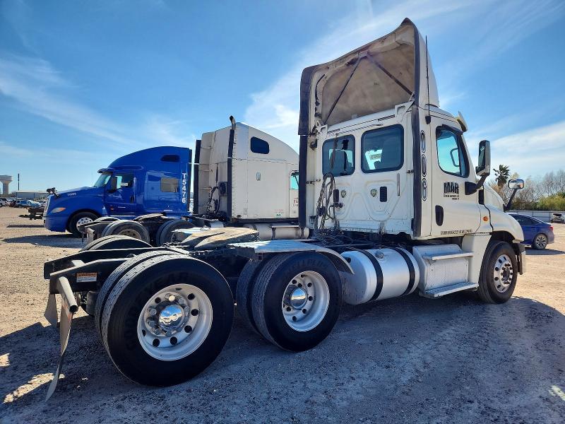 2016 Freightliner Cascadia 1-Semi Truck