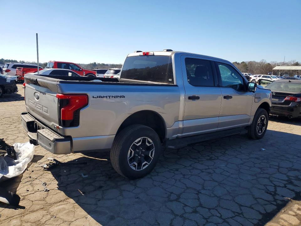 2023 Ford F150 Lightning pro
