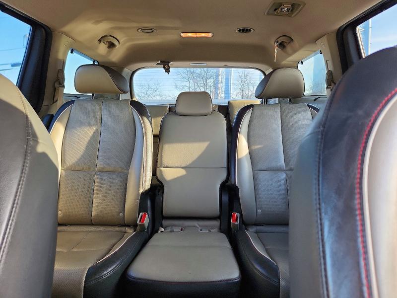 2017 KIA Sedona lx