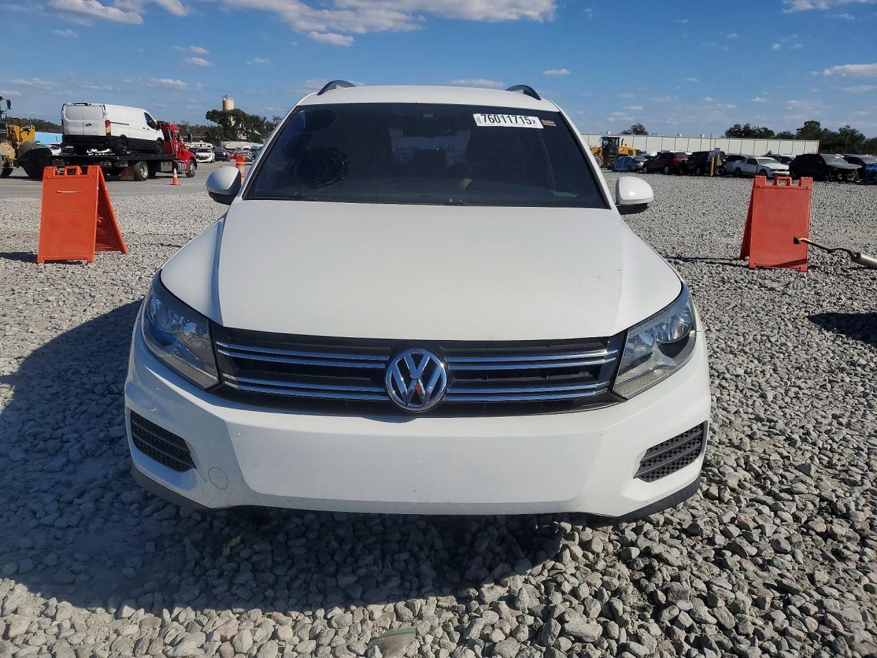 2016 Volkswagen Tiguan s