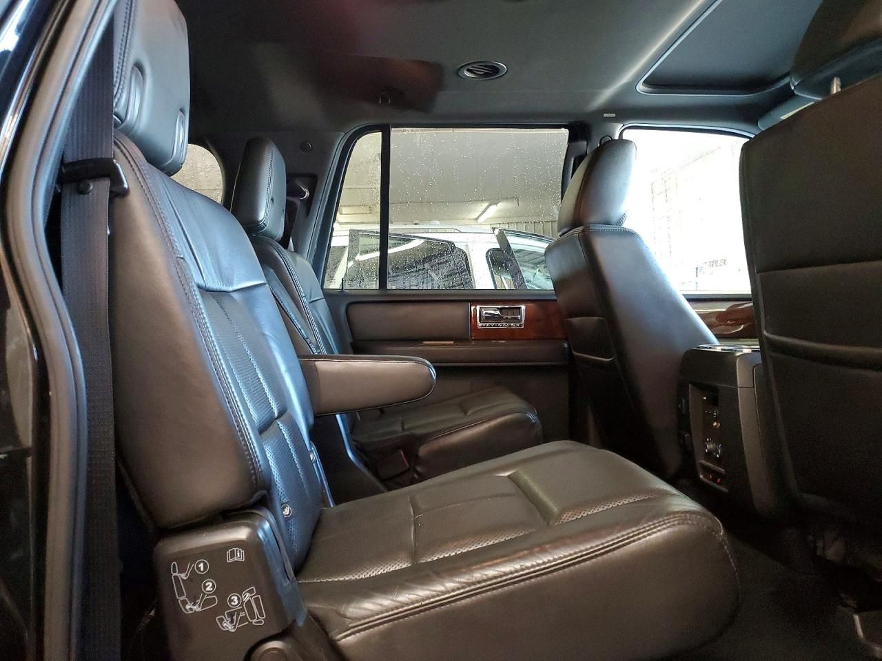 2013 Lincoln Navigator l