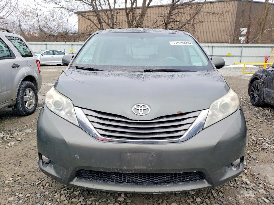 2013 Toyota Sienna xle
