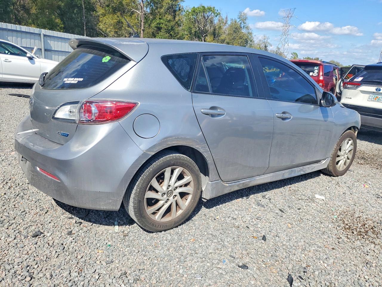 2013 Mazda 3 I