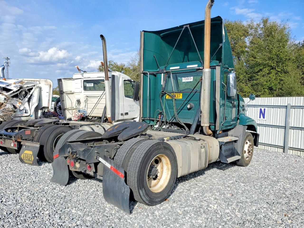 2017 Mack CXU613 Semi Truck