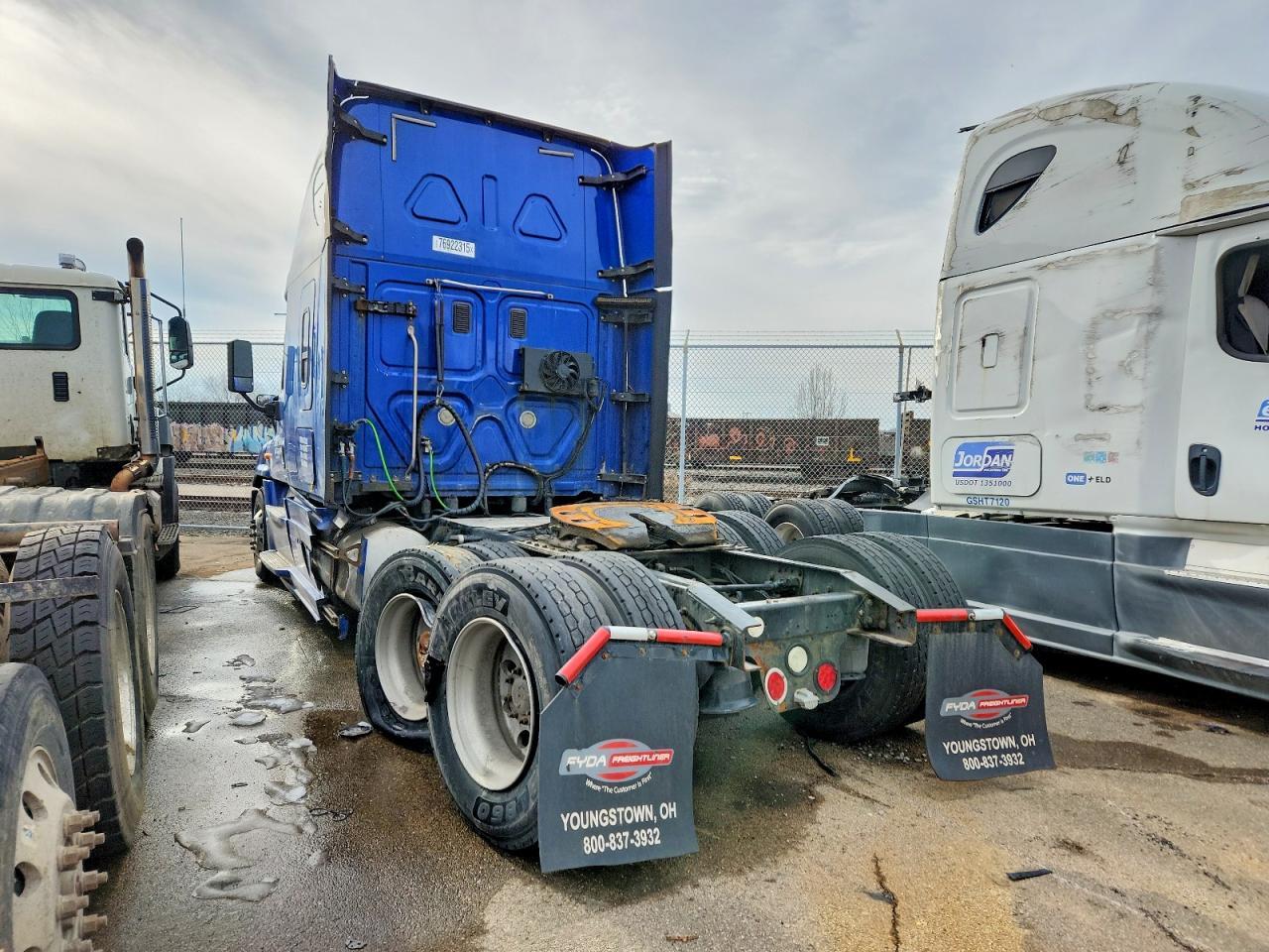 2015 Freightliner Cascadia Semi Truck