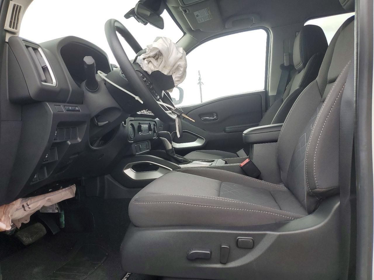 2025 Nissan Frontier s