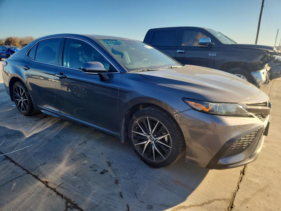 2022 Toyota Camry se