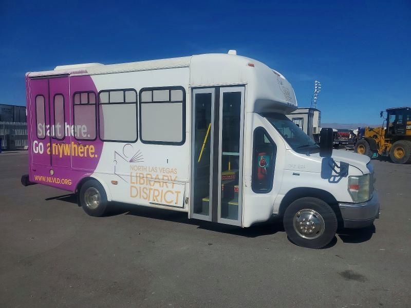 2012 Ford Econoline E450 Super Duty Cutaway van