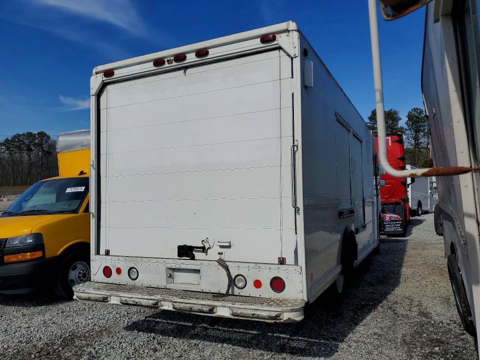 2001 Freightliner MT45 Chassis Delivery Truck