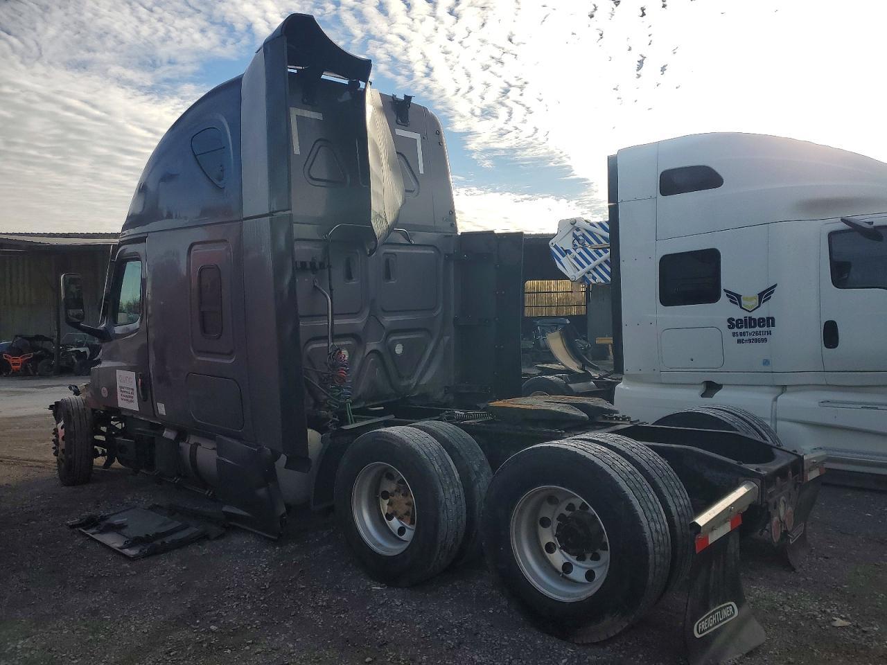2025 Freightliner Cascadia 126 Semi Truck