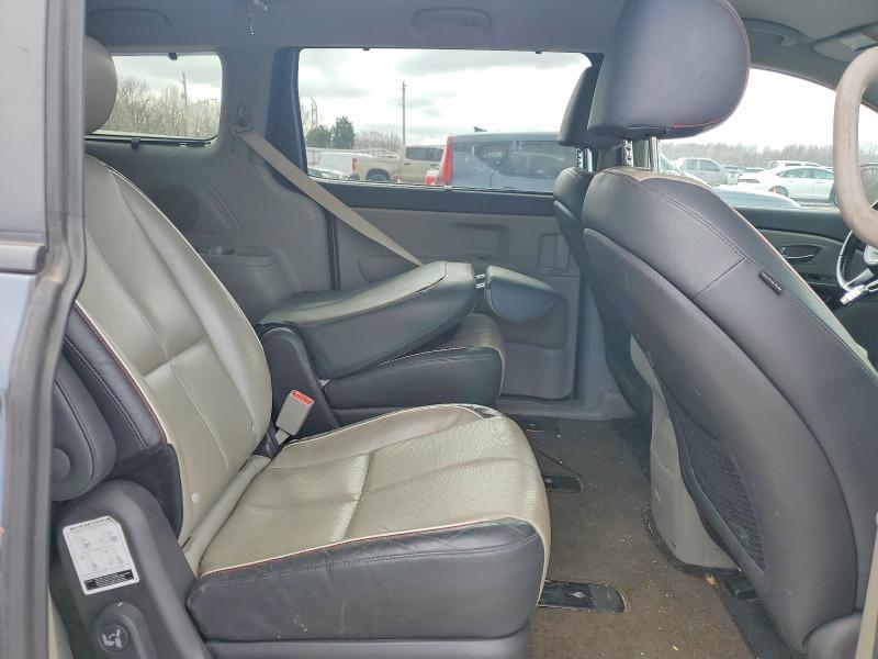 2017 KIA Sedona lx