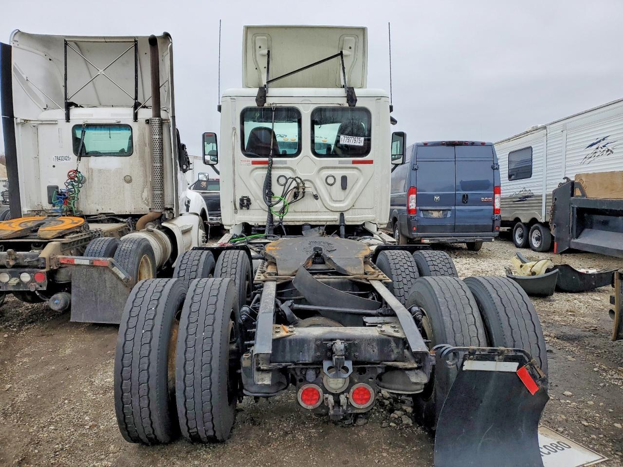 2020 Freigliner 2020 Freightliner Cascadia 126 Semi Truck