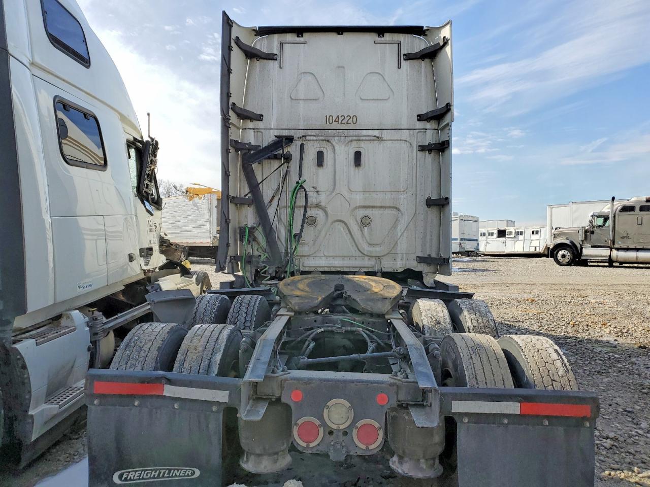 2020 Freigliner 2020 Freightliner Cascadia 126 Semi Truck