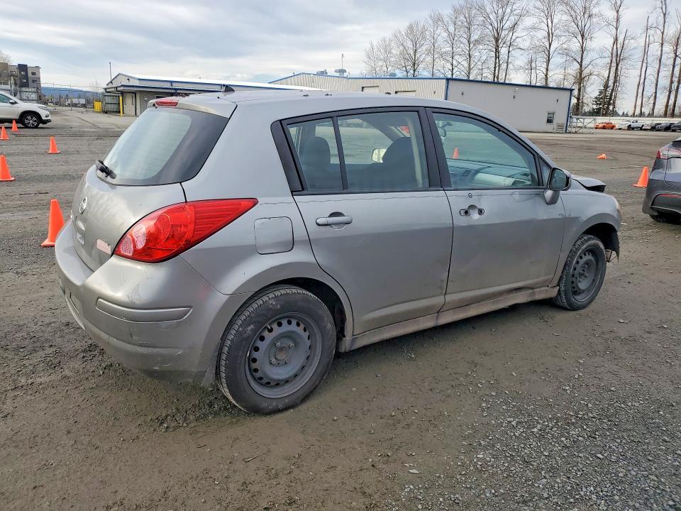 2009 Niss Versa 1.8 s