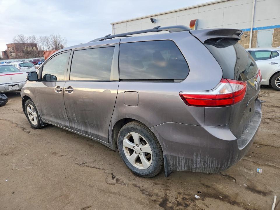 2015 Toyota Sienna le 8-passenger