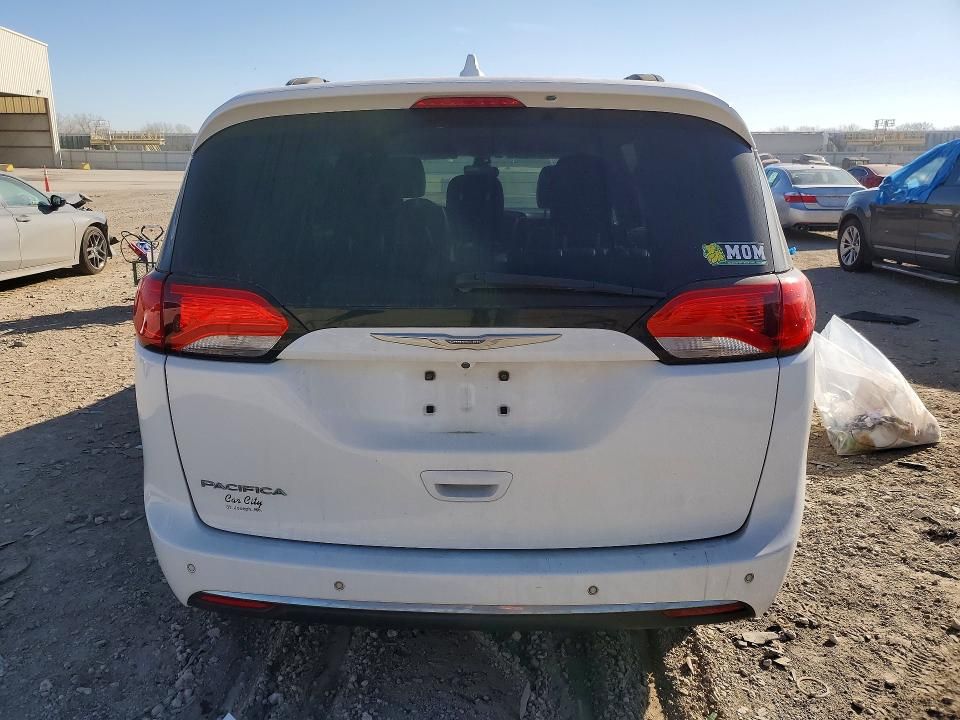 2017 Chrysler Pacifica Touring l