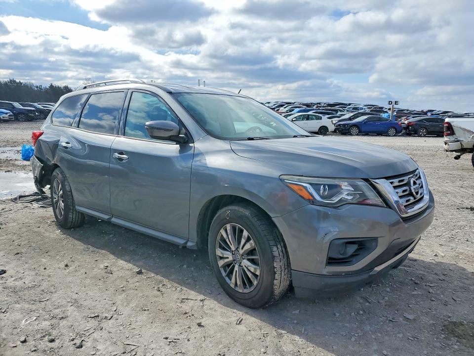 2018 Nissan Pathfinder s