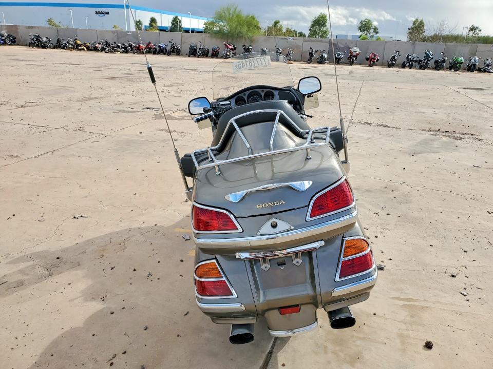 2004 Honda GL1800