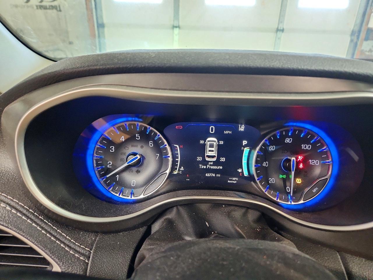2023 Chrysler Pacifica Touring l