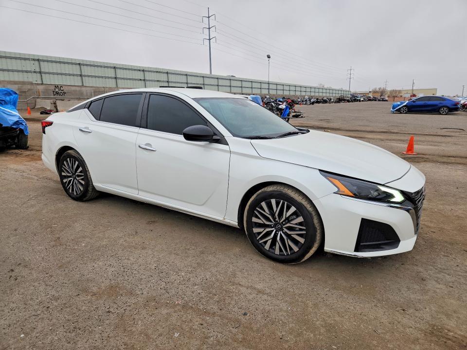 2024 Nissan Altima sv