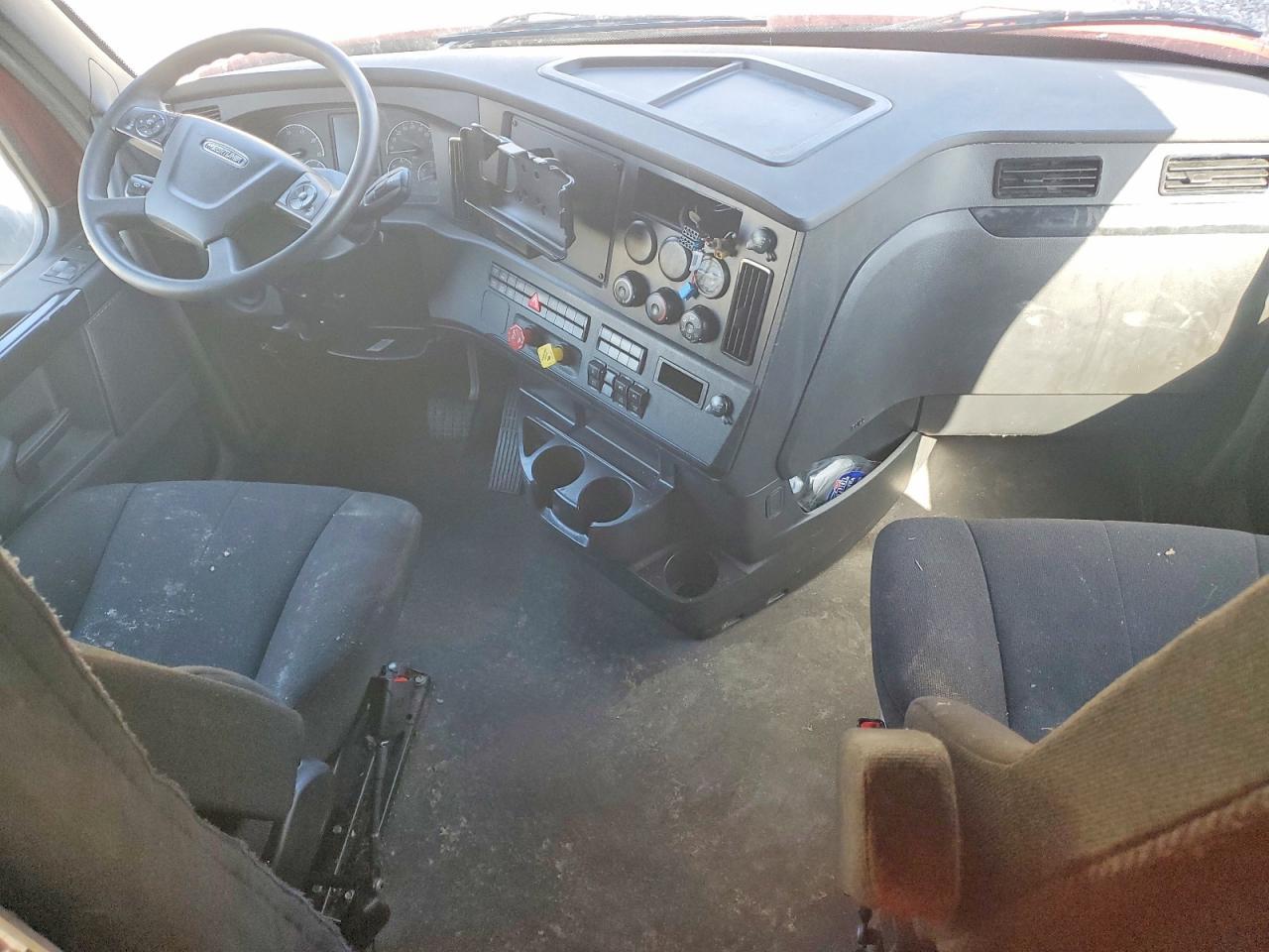 2025 Freightliner Cascadia 126