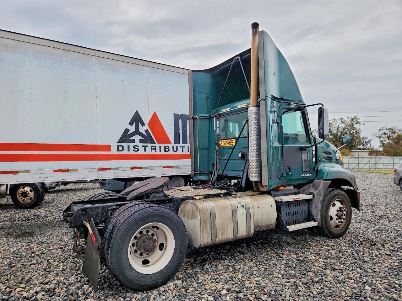 2017 Mack CX612 Semi Truck