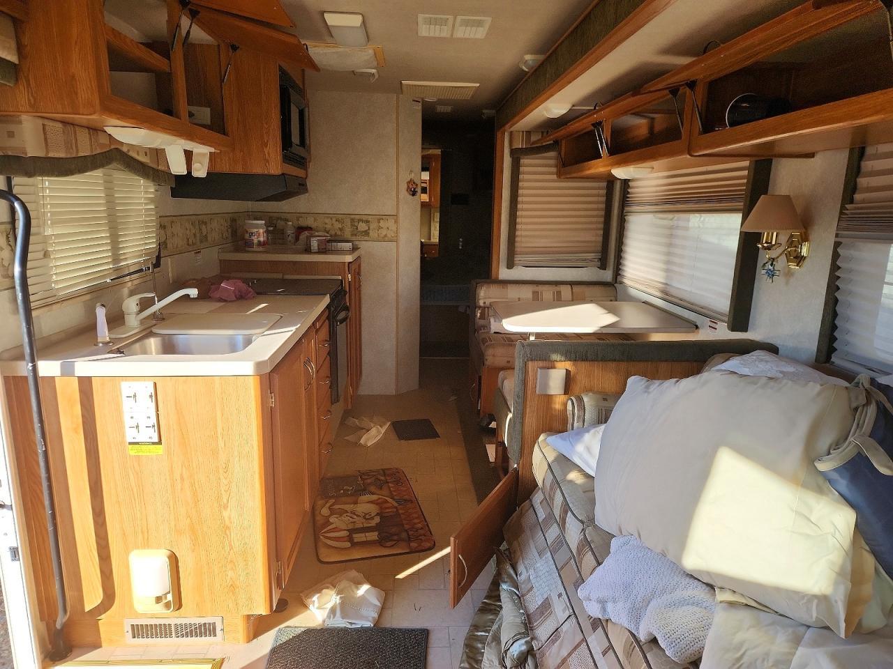 2003 Workhorse Custom Chassis Motorhome Chassis W22