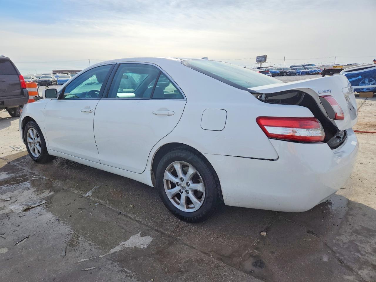 2011 Toyota Camry le