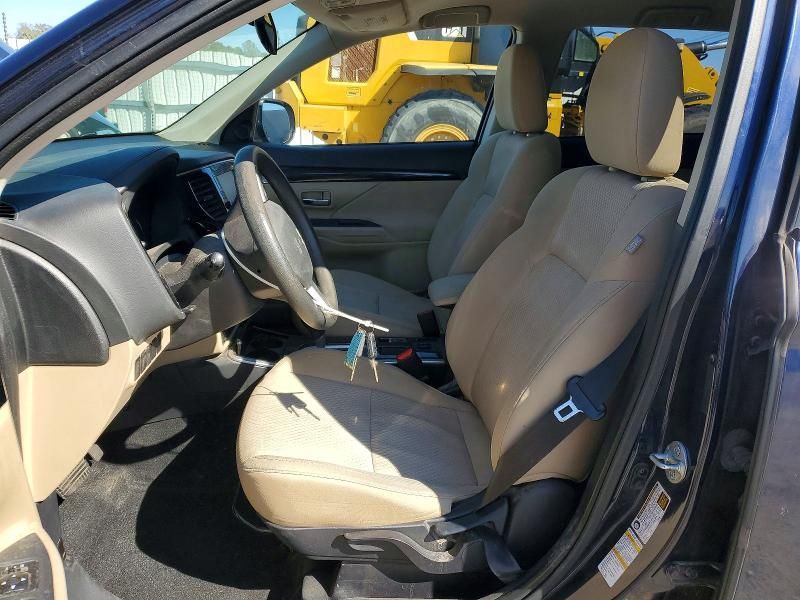 2019 Mitsubishi Outlander es