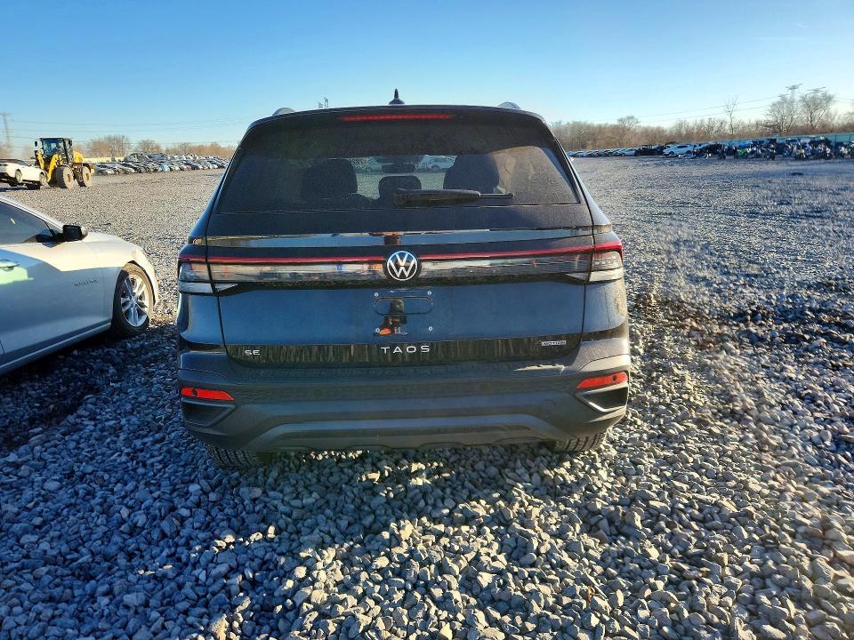 2025 Volkswagen Taos se Black