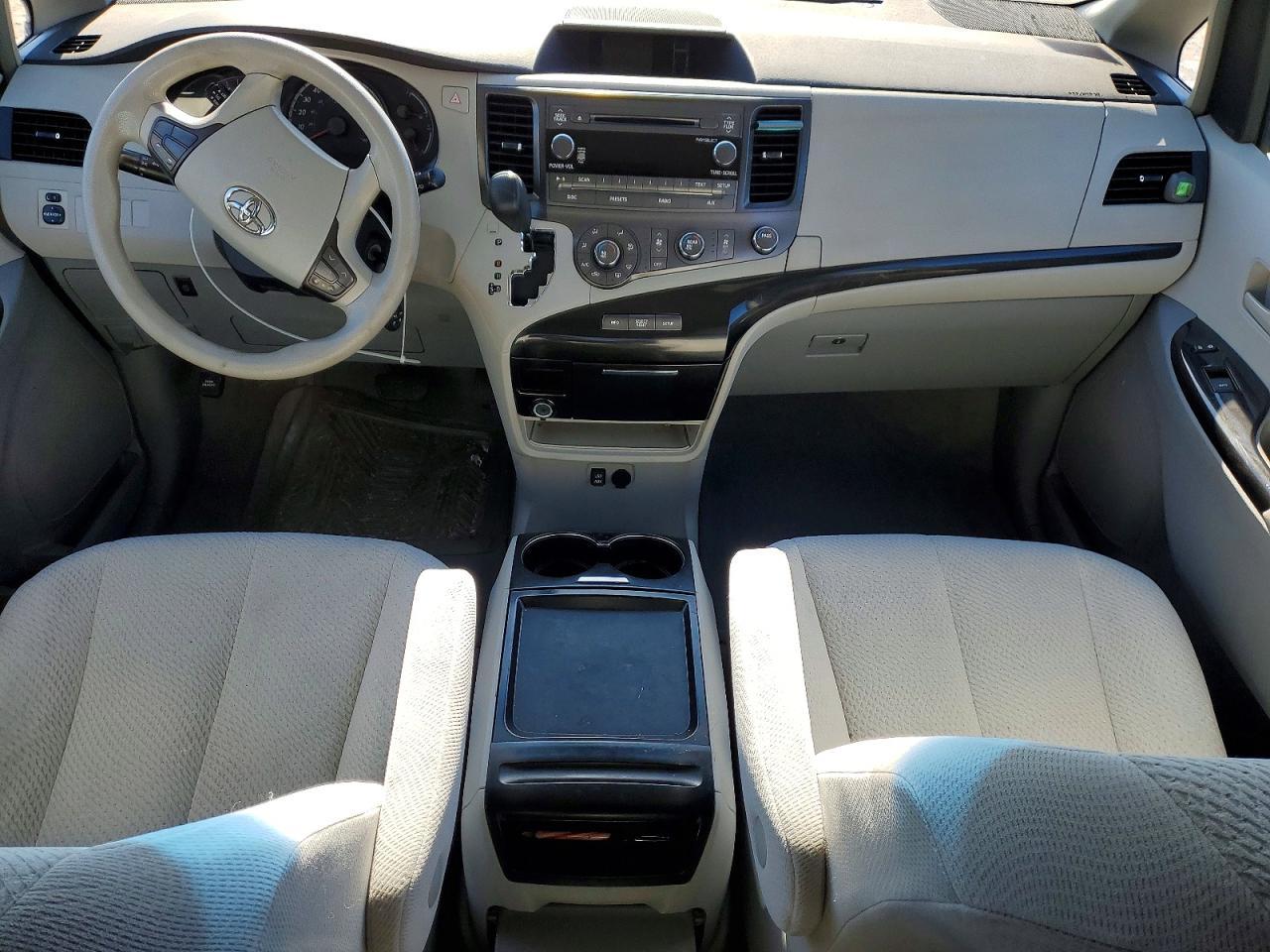 2011 Toyota Sienna le